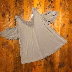 🍁Crisscross Cold Shoulder Flowy T-shirt
